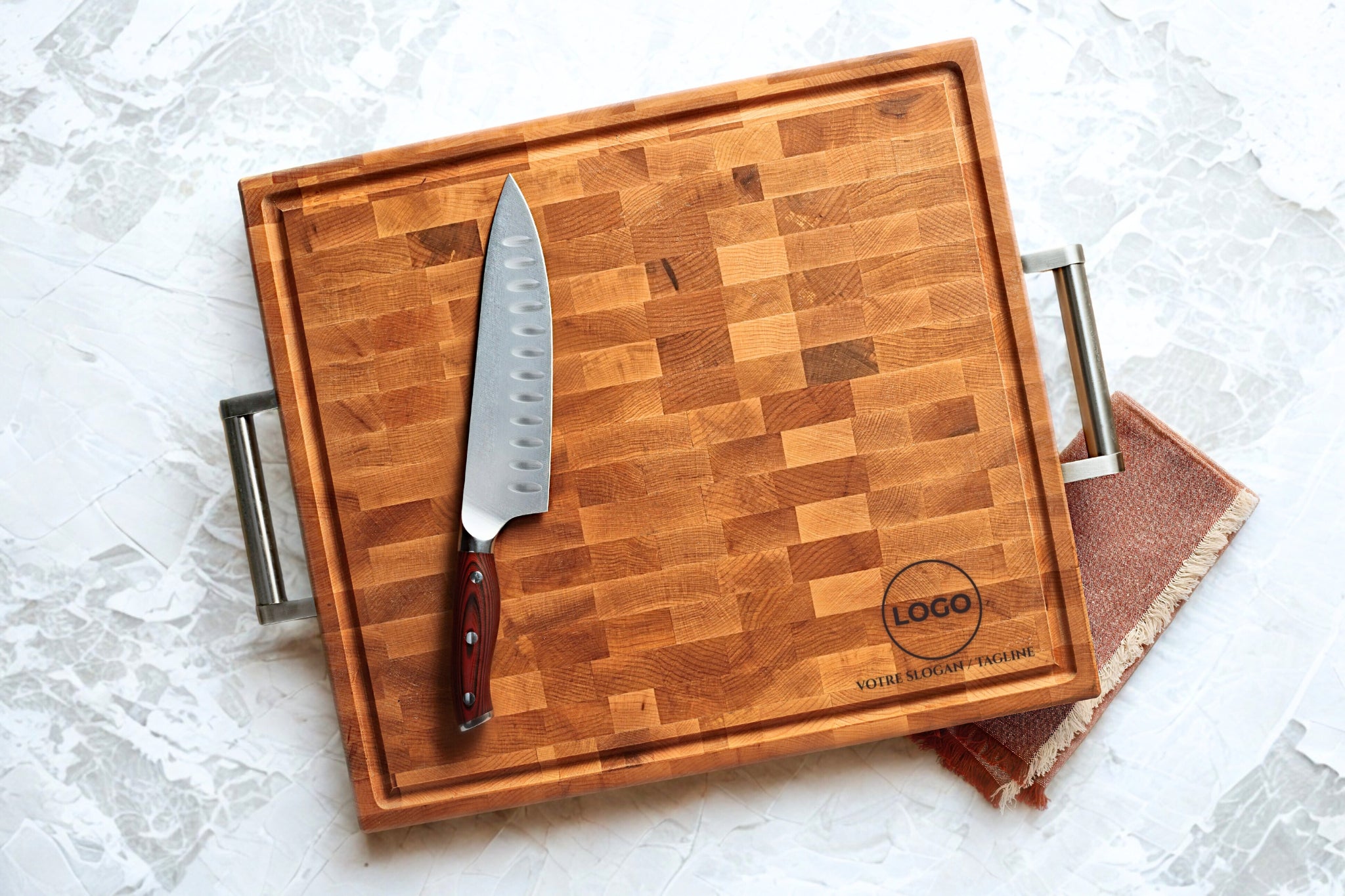Bloc à dépecer avec poignées en stainless et pattes en bois (16 x 18 x 2 po)- bois d’érable massif, logo d’entreprise gravé, cadeau d’affaires personnalisé, fabrication québécoise
