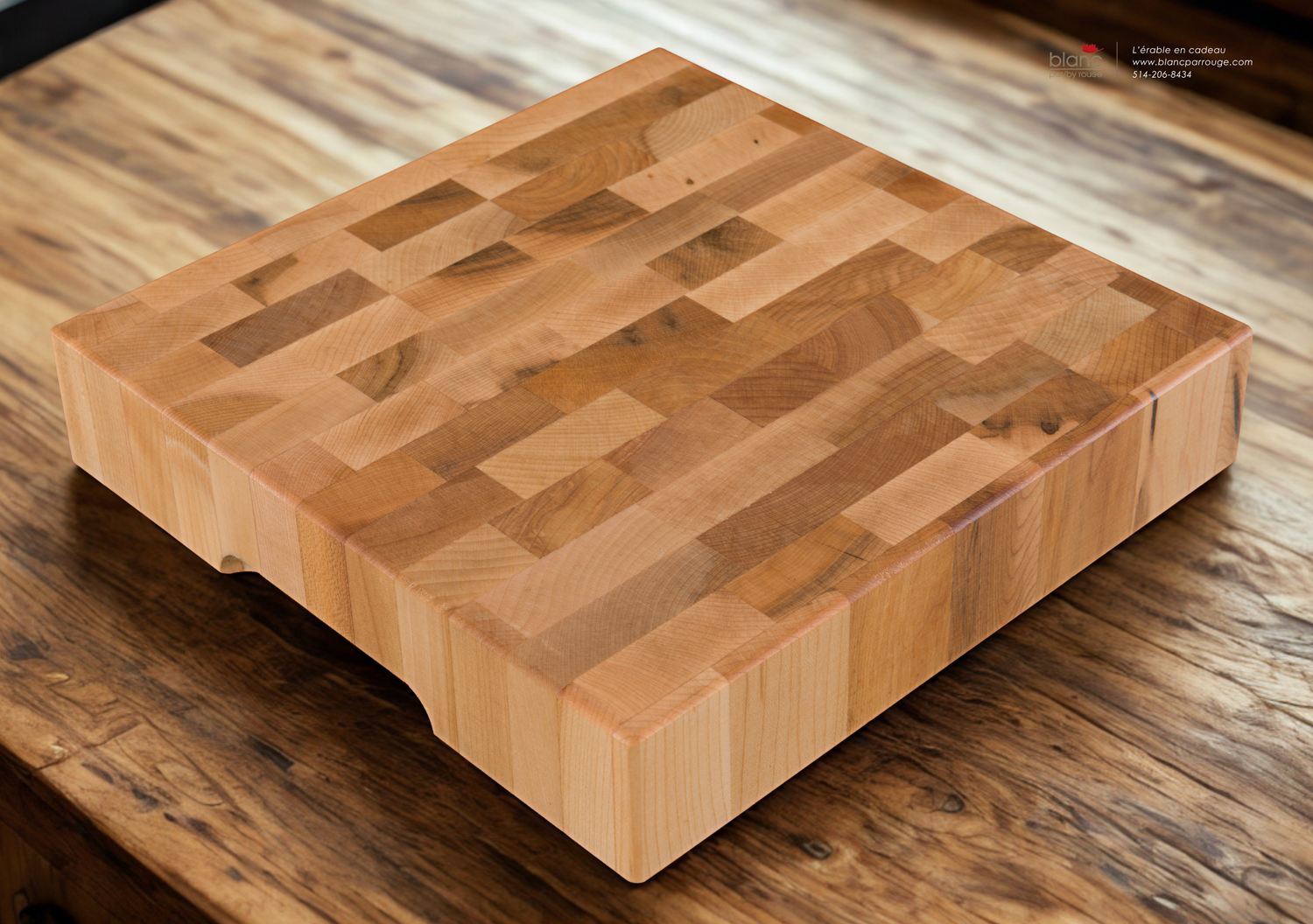 Bloc à dépecer avec poignées renforcées et pattes en caoutchouc (10 x 10 x 2 po)- blanc par rouGe personnalisable avec votre logo