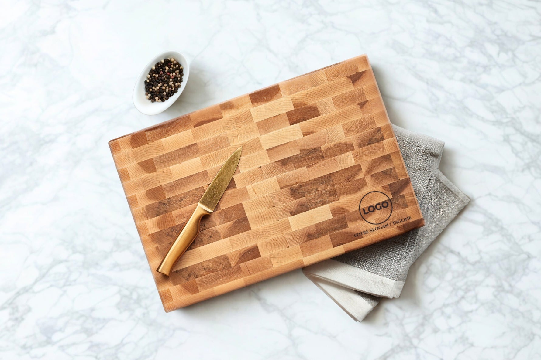 Bloc à dépecer avec poignées renforcées et pattes en caoutchouc (10 x 15 x 1.25 po)- en bois d’érable authentique, logo d’entreprise gravé, cadeau corporatif personnalisé, fabrication locale