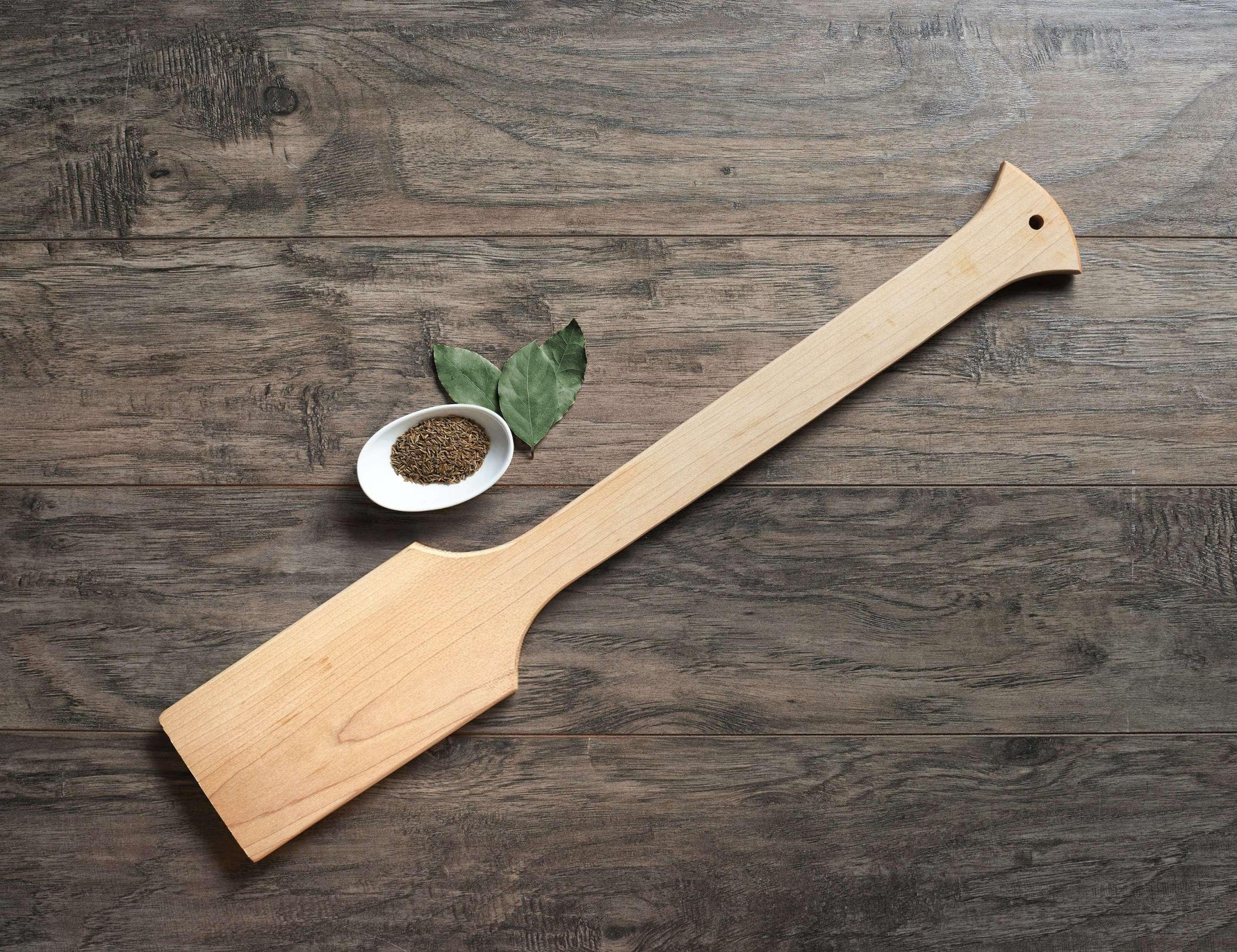 Grattoir pour BBQ en bois d'érable (4.5 x 26 x 0.75 po)- blanc par rouGe personnalisable avec votre logo