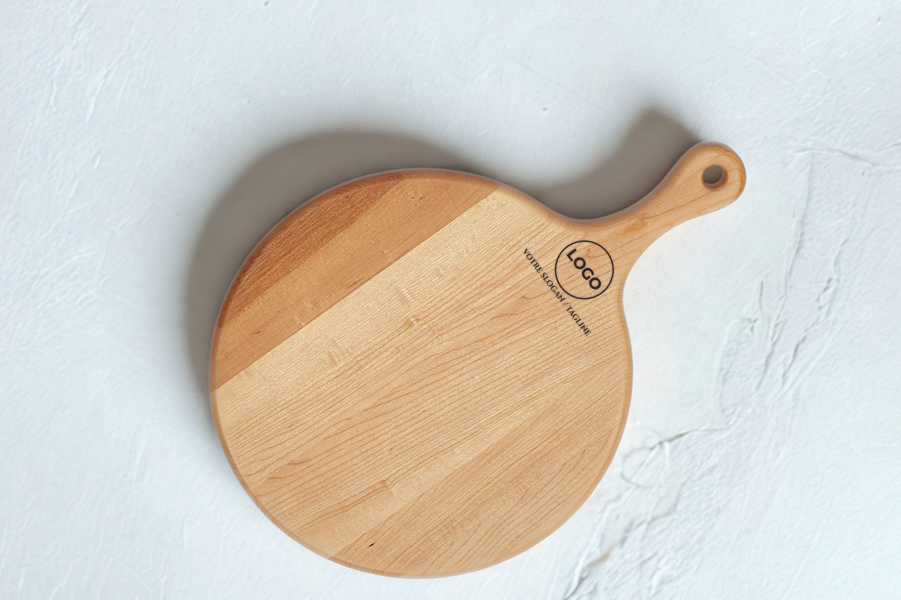 Planche à découper à poignée ronde (12 x 17 x 0.75 po)- en bois d’érable, personnalisation sans frais, cadeau corporatif distinctif, savoir-faire québécois