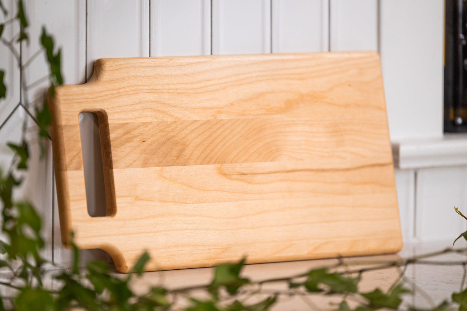 Utility board with handle (9 x 16 x 0.625 in)