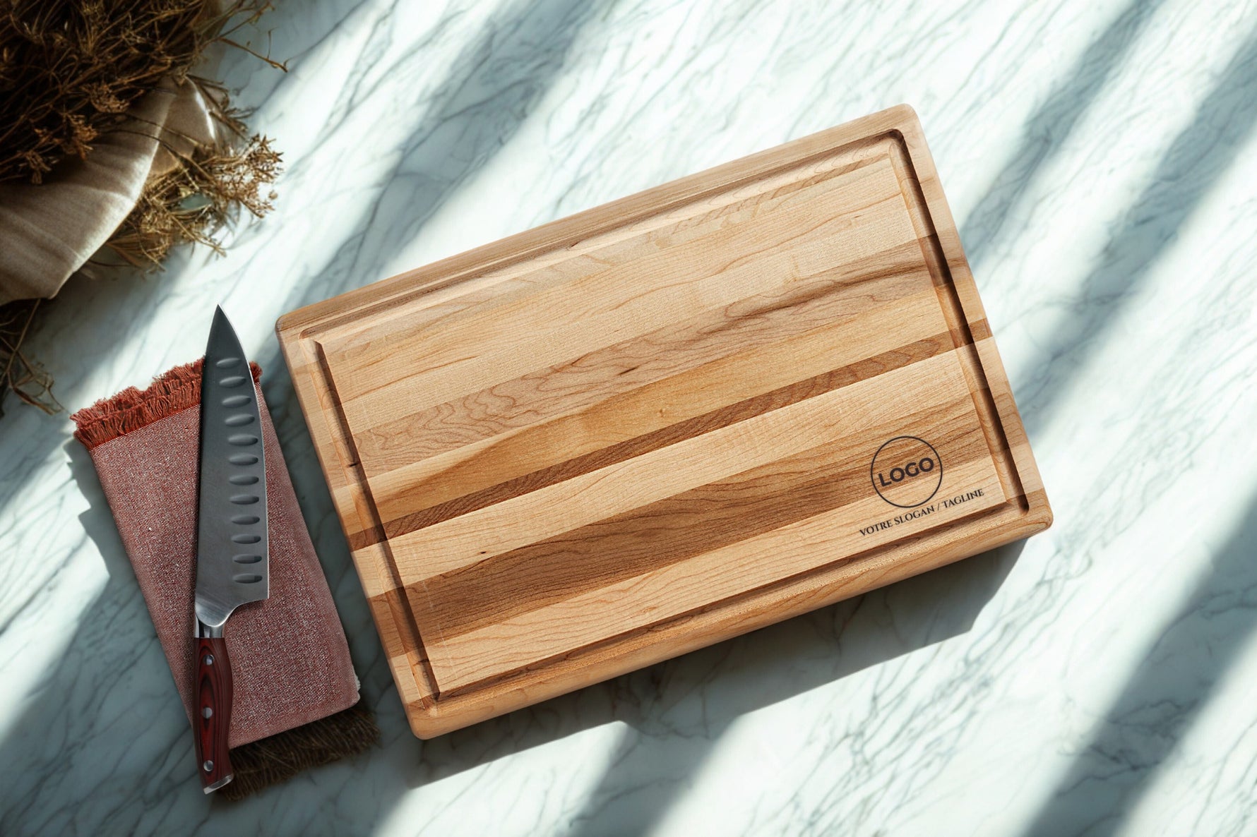 Planche à découper utilitaire avec rainure (12 x 18 x 0.75 po)- en bois d’érable premium, gravure corporative, cadeau d’entreprise personnalisé, produit québécois