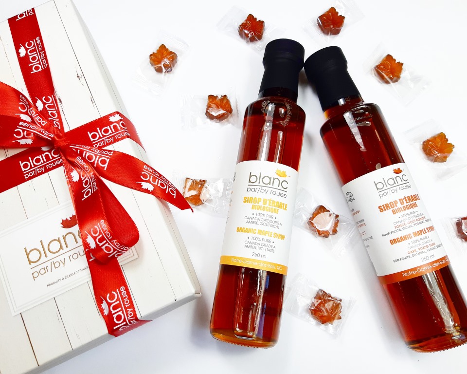 Maple_gift_box_with_hard_maple_candies_and_organic_maple_syrup